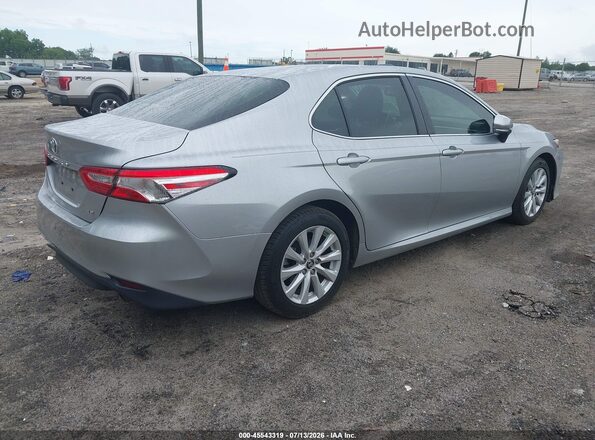 4T1B11HK4JU619059 2018 TOYOTA CAMRY Silver Trasero derecho