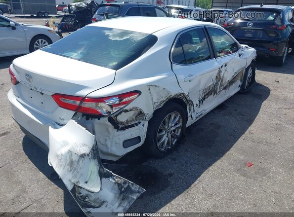 4T1B11HK5JU034541 2018 TOYOTA CAMRY White Widok z przodu
