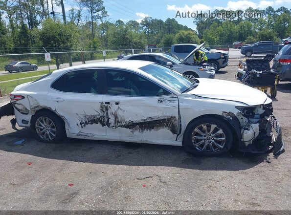 4T1B11HK5JU034541 2018 TOYOTA CAMRY White Widok wnętrza z tyłu