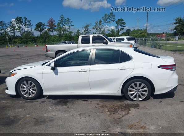 4T1B11HK5JU034541 2018 TOYOTA CAMRY White Widok wnętrza 360 stopni