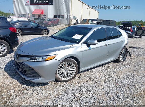 4T1B11HK5JU090480 2018 TOYOTA CAMRY Серебряный Передняя левая четверть