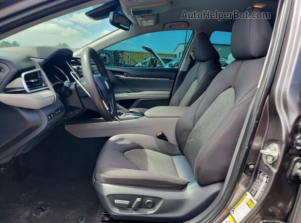 4T1B11HK5JU512151 2018 TOYOTA CAMRY Gray Вид салону спереду