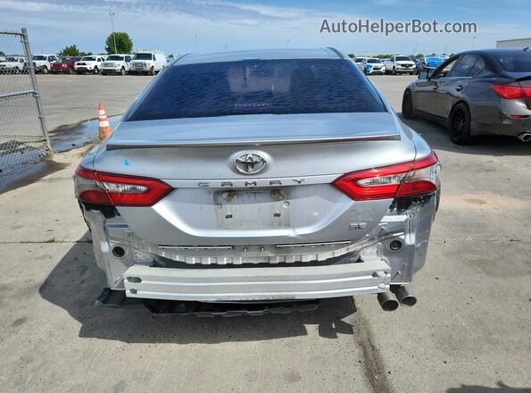 4T1B11HK5JU589151 2018 TOYOTA CAMRY Серебряный 