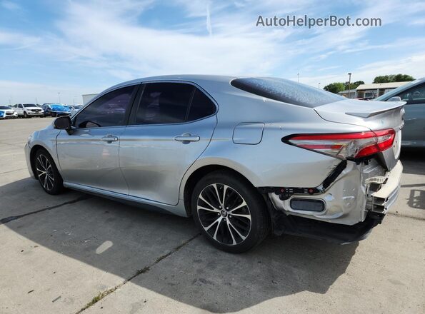 4T1B11HK5JU589151 2018 TOYOTA CAMRY Серебряный 