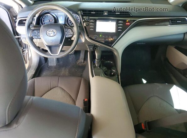 4T1B11HK5JU668450 2018 TOYOTA CAMRY Gray წინა პანელის ხედი