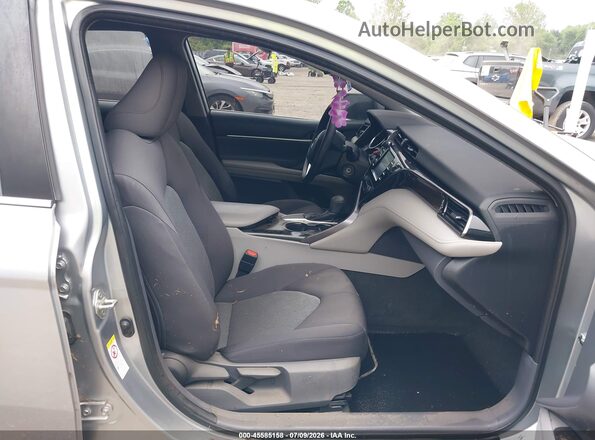 4T1B11HK5KU699568 2019 TOYOTA CAMRY Silver Widok wnętrza z przodu