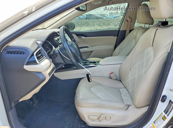 4T1B11HK6JU024679 2018 TOYOTA CAMRY White Սալոնի դիմացի տեսք