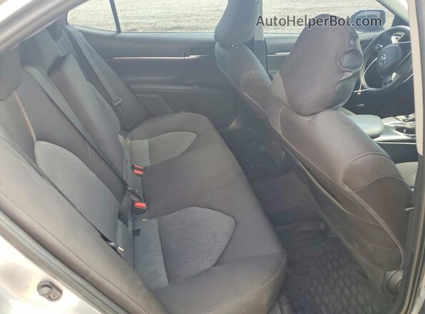 4T1B11HK7JU664805 2018 TOYOTA CAMRY Silver Rear seats view