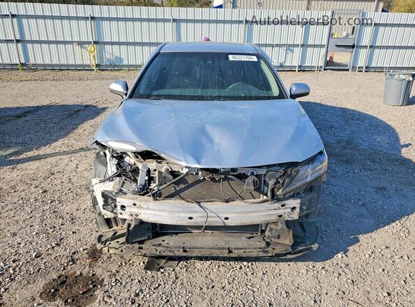 4T1B11HK9JU510550 2018 TOYOTA CAMRY Silver Widok z przodu