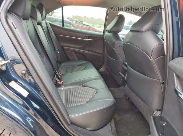 4T1B11HKXJU627621 2018 TOYOTA CAMRY Blue Rear seats view