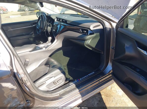 4T1B21HK1KU514929 2019 TOYOTA CAMRY HYBRID Серый Вид салона спереди