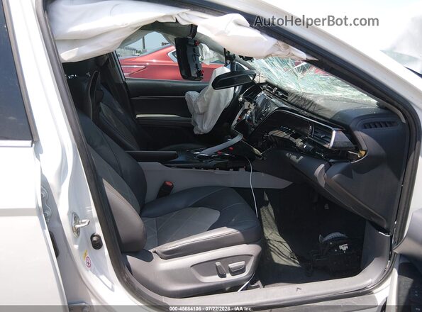 4T1B21HK4KU511166 2019 TOYOTA CAMRY HYBRID Белый Вид салона спереди