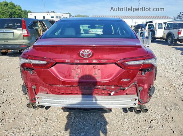 4T1B61HK8JU643270 2018 TOYOTA CAMRY Red Հետևի տեսք