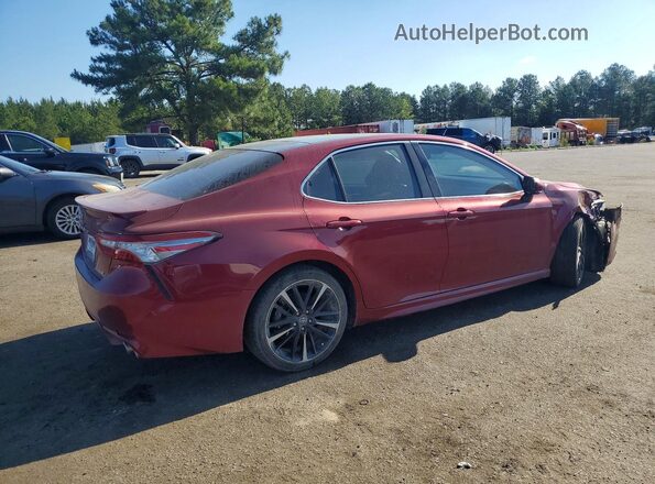 4T1B61HK9JU567588 2018 TOYOTA CAMRY Красный Задняя правая четверть
