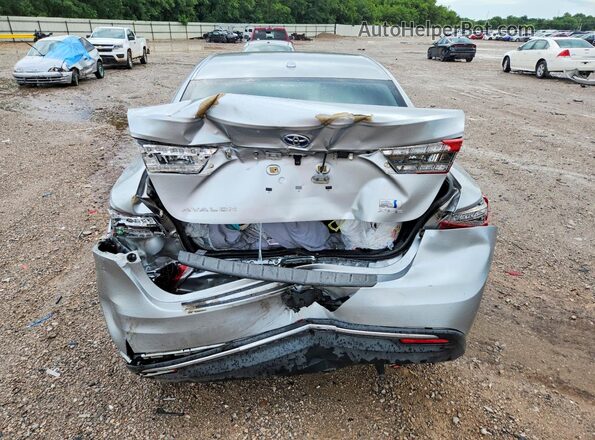 4T1BD1EB8GU052598 2016 TOYOTA AVALON Серебряный Вид сзади