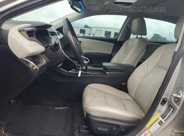 4T1BD1EB8GU052598 2016 TOYOTA AVALON Серебряный Вид салона спереди