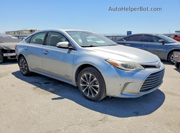 4T1BD1EB9JU060894 2018 TOYOTA AVALON Silver Przód prawy