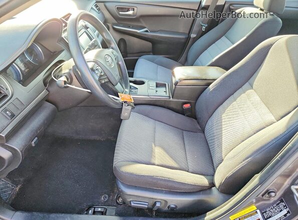 4T1BD1FK0HU215518 2017 TOYOTA CAMRY Gray Vista interior delantera