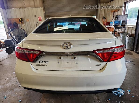 4T1BF1FK0GU153370 2016 TOYOTA CAMRY White Rear view