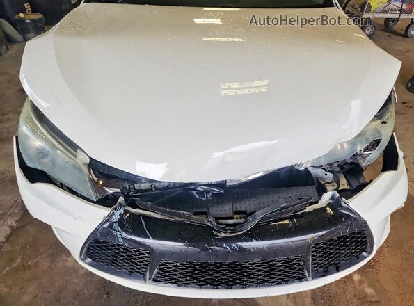 4T1BF1FK0GU153370 2016 TOYOTA CAMRY White Rear interior view
