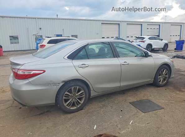 4T1BF1FK0GU167429 2016 TOYOTA CAMRY Серебряный Задняя правая четверть