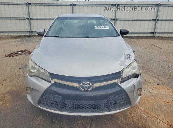 4T1BF1FK0GU167429 2016 TOYOTA CAMRY Серебряный Вид спереди