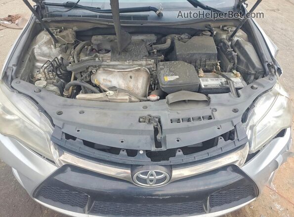4T1BF1FK0GU167429 2016 TOYOTA CAMRY Серебряный Вид задней части салона