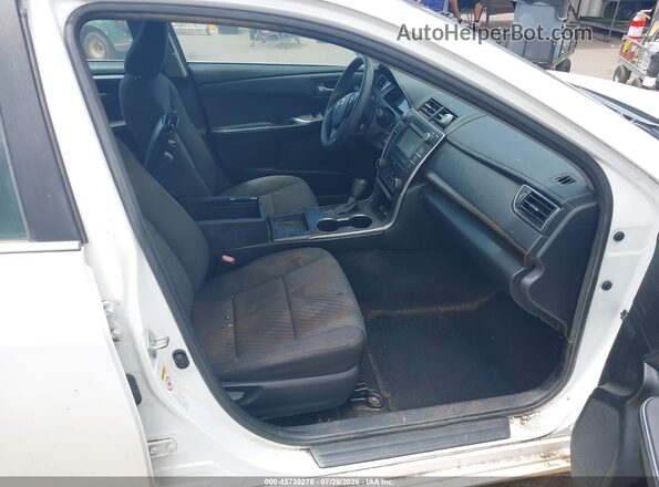 4T1BF1FK0GU529503 2016 TOYOTA CAMRY White Widok wnętrza z przodu