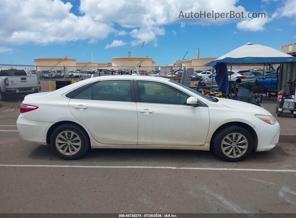 4T1BF1FK0GU529503 2016 TOYOTA CAMRY White Widok wnętrza z tyłu