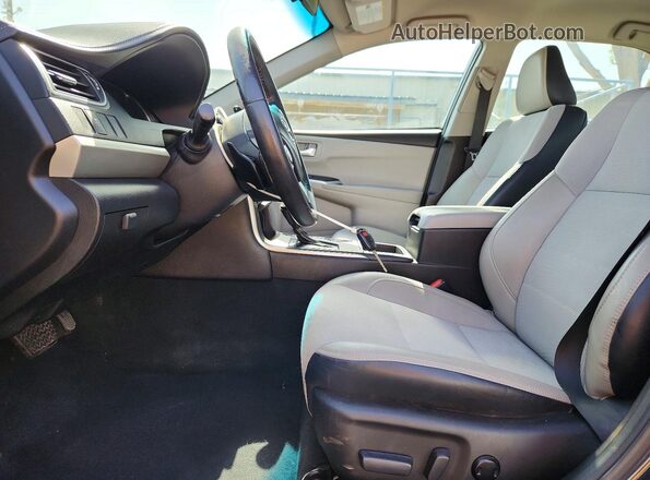 4T1BF1FK0HU403093 2017 TOYOTA CAMRY Синий Вид салона спереди