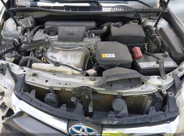 4T1BF1FK0HU633796 2017 TOYOTA CAMRY Silver Հետևի տեսք