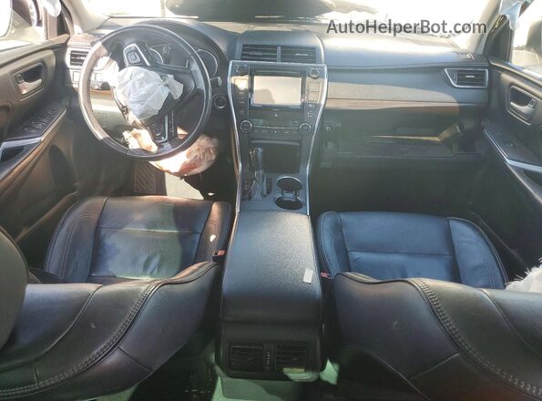 4T1BF1FK0HU640764 2017 TOYOTA CAMRY Белый Вид панели приборов