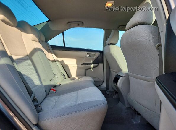 4T1BF1FK0HU670833 2017 TOYOTA CAMRY Gray Vista de los asientos traseros