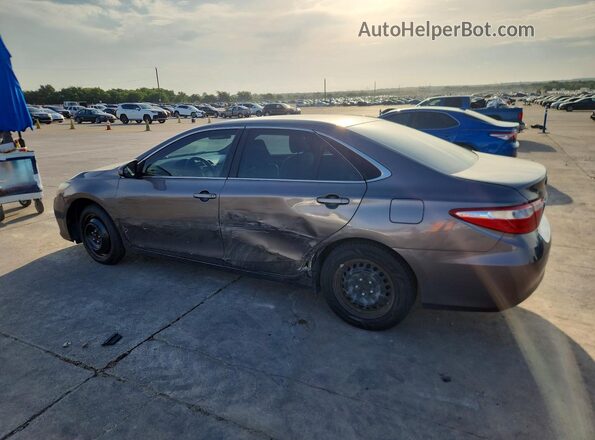 4T1BF1FK0HU670833 2017 TOYOTA CAMRY Gray Trasero izquierdo