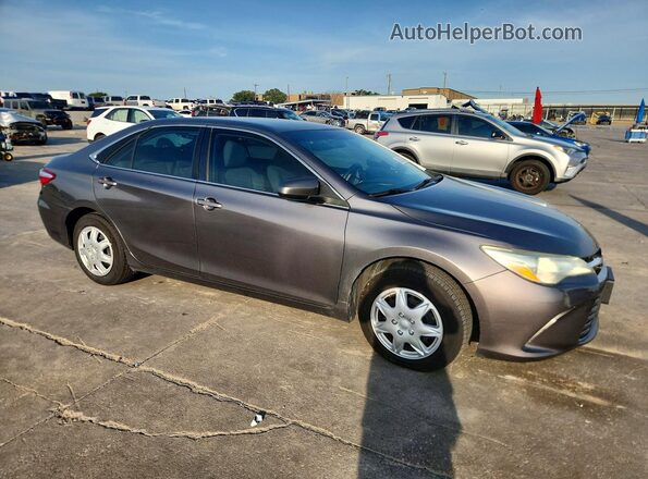 4T1BF1FK0HU670833 2017 TOYOTA CAMRY Gray Delantero derecho