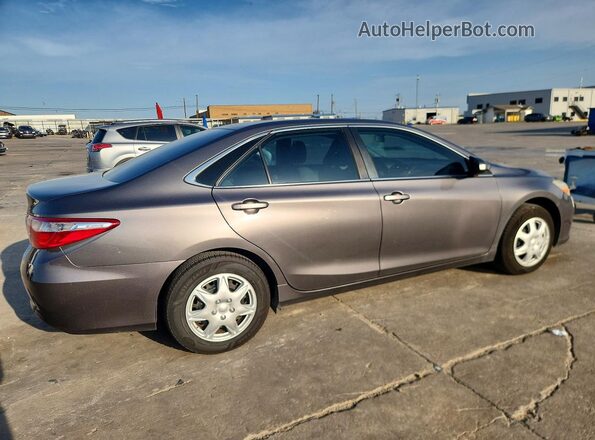 4T1BF1FK0HU670833 2017 TOYOTA CAMRY Gray Trasero derecho