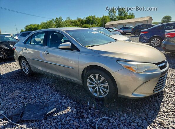 4T1BF1FK0HU713633 2017 TOYOTA CAMRY Бежевый Передняя правая четверть