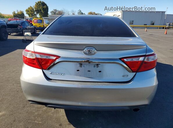 4T1BF1FK0HU736412 2017 TOYOTA CAMRY Silver Vista trasera