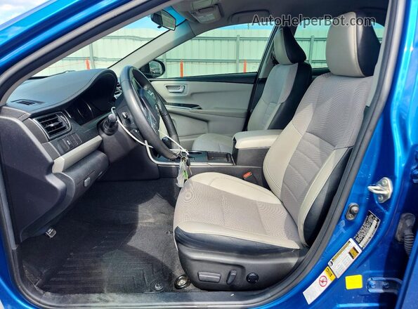 4T1BF1FK0HU802781 2017 TOYOTA CAMRY Blue Front interior view