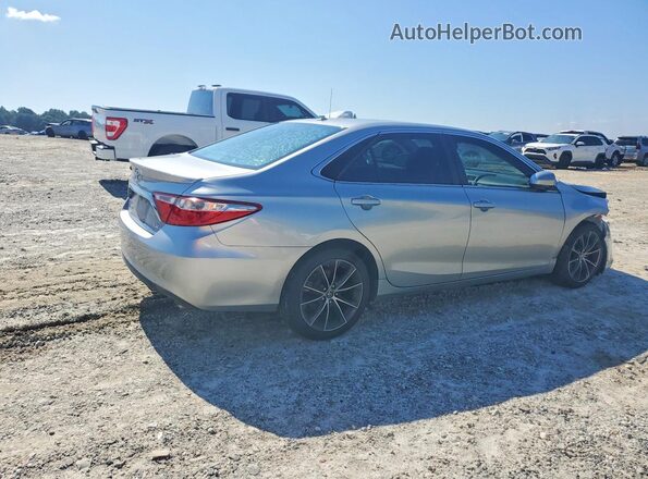 4T1BF1FK1GU160019 2016 TOYOTA CAMRY Серебряный Задняя правая четверть