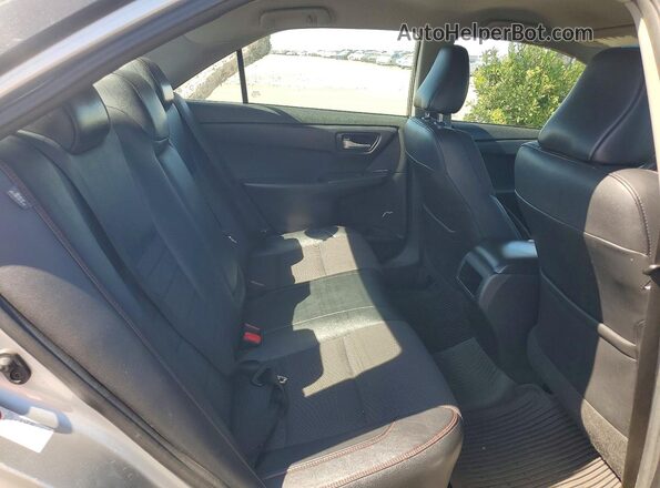 4T1BF1FK1GU196194 2016 TOYOTA CAMRY Silver Widok tylnych siedzeń