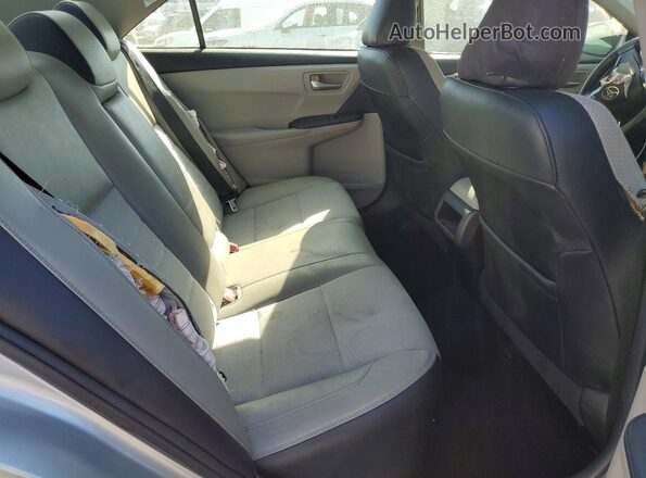 4T1BF1FK1GU529610 2016 TOYOTA CAMRY Silver Widok tylnych siedzeń