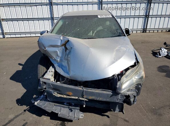 4T1BF1FK1GU529610 2016 TOYOTA CAMRY Silver Widok z przodu