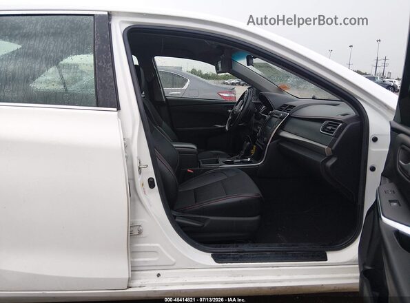 4T1BF1FK1HU435289 2017 TOYOTA CAMRY White Вид салону спереду