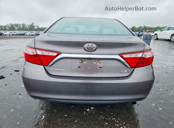 4T1BF1FK1HU757513 2017 TOYOTA CAMRY Серый Вид сзади