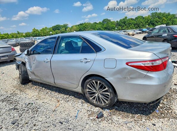 4T1BF1FK1HU758399 2017 TOYOTA CAMRY Silver Tył lewy