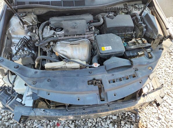 4T1BF1FK1HU758399 2017 TOYOTA CAMRY Silver Widok wnętrza z tyłu