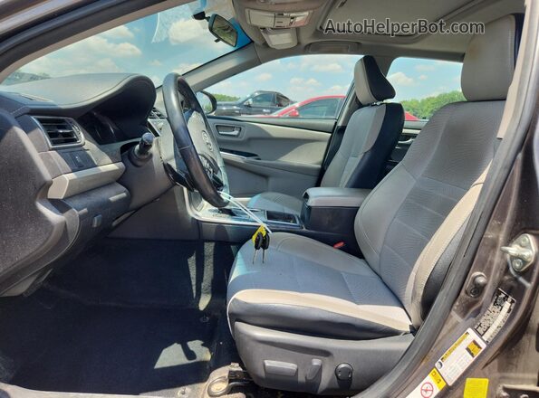 4T1BF1FK1HU769872 2017 TOYOTA CAMRY Серый Вид салона спереди
