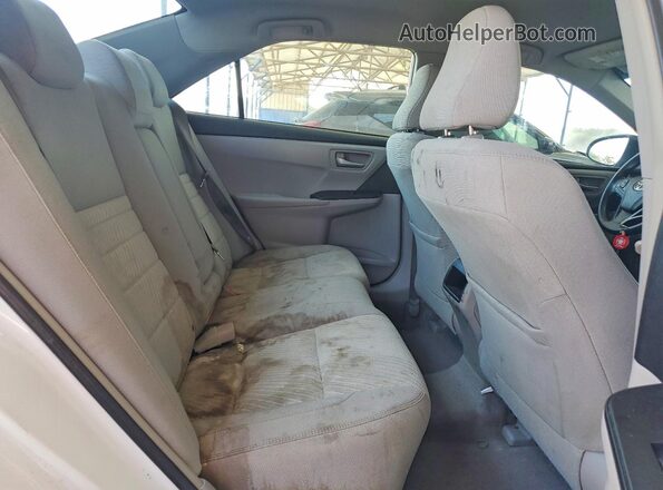 4T1BF1FK2GU543869 2016 TOYOTA CAMRY White Rear seats view