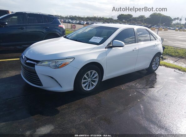 4T1BF1FK2GU606016 2016 TOYOTA CAMRY White Przód lewy
